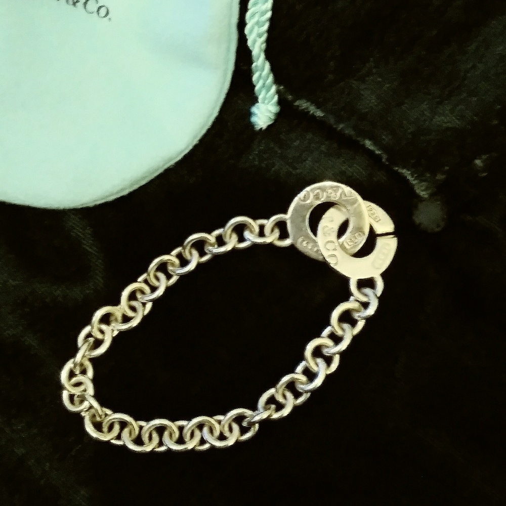 Tiffany& Co. silver clasp toggle bracelet.